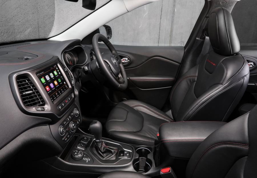 Интерьер Jeep Cherokee Trailhawk (KL) 2018 года  (AU) (фото 29 из 42)